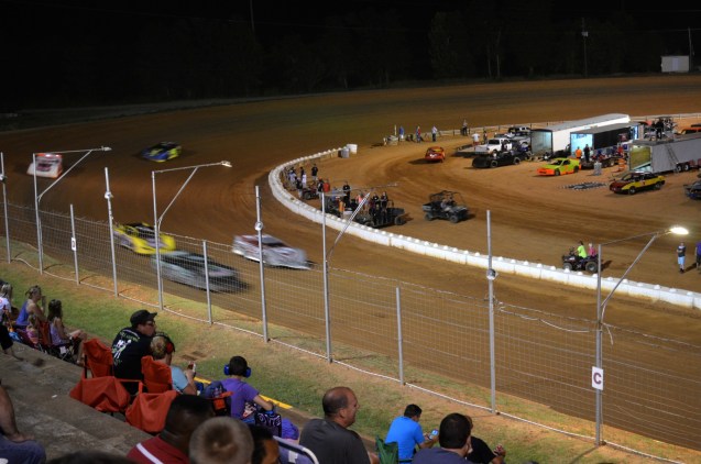 racing-at-east-alabama-motor-speedway